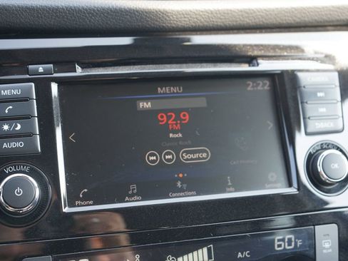 Used 2019 Nissan Rogue SV image 17