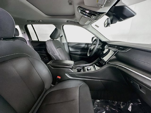 Used 2023 Jeep Grand Cherokee Laredo X AWD/4WD image 27