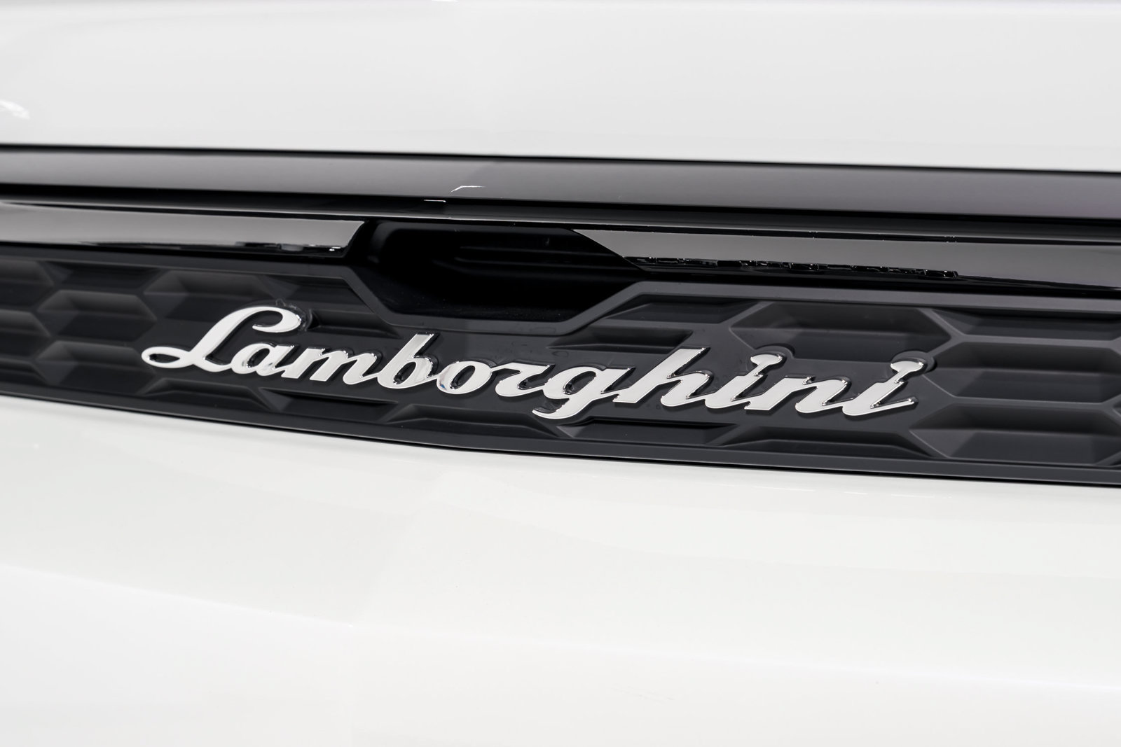 Used 2025 Lamborghini Urus SE AWD/4WD image 58