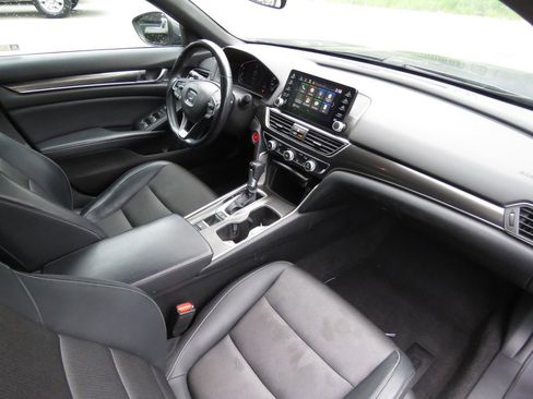 Used 2018 Honda Accord Sport image 14