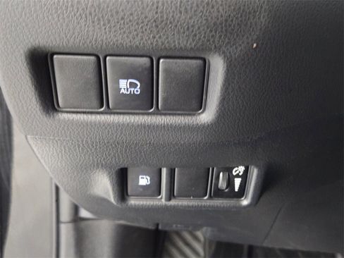 Used 2019 Toyota C-HR LE image 23