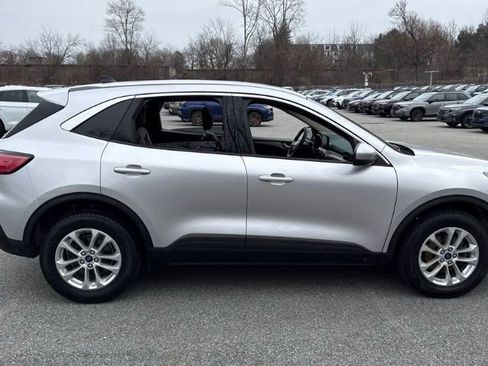 Used 2020 Ford Escape SE image 9