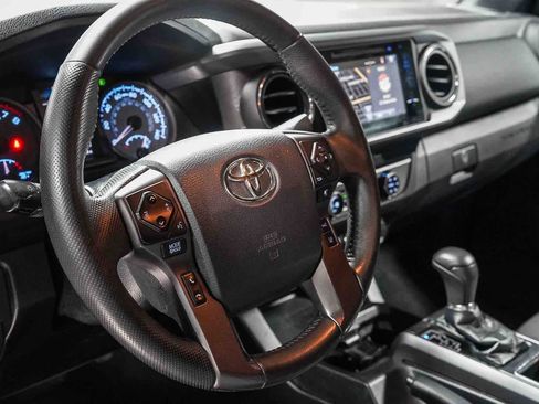 Certified 2018 Toyota Tacoma TRD Off-Road w/ Technology Package AWD/4WD image 20