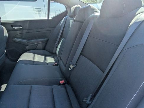 Used 2022 Nissan Altima 2.5 SV FWD image 9