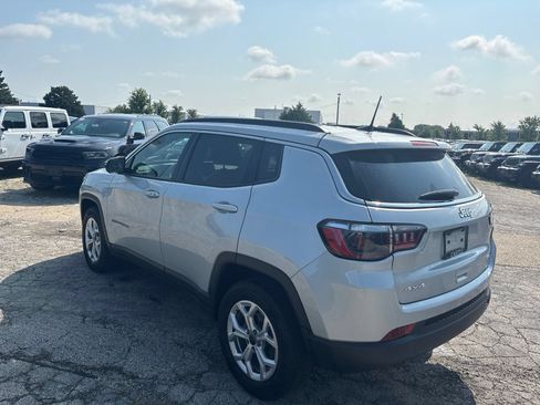 Used 2025 Jeep Compass Latitude w/ Convenience Group AWD/4WD image 8
