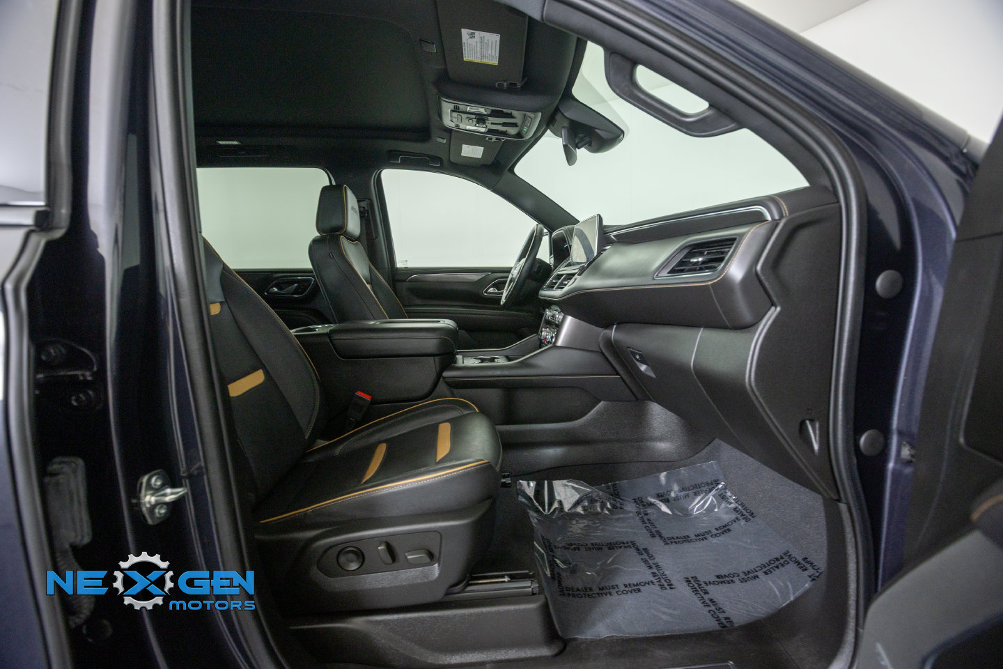 Used 2023 GMC Yukon XL AT4 w/ AT4 Premium Package AWD/4WD image 8