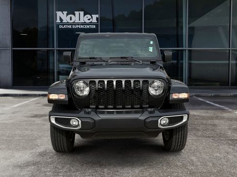 Used 2022 Jeep Gladiator Sport AWD/4WD image 2