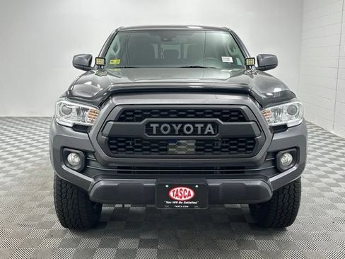 Used 2022 Toyota Tacoma SR5 AWD/4WD image 2