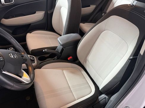 Used 2023 Hyundai Venue SEL image 12