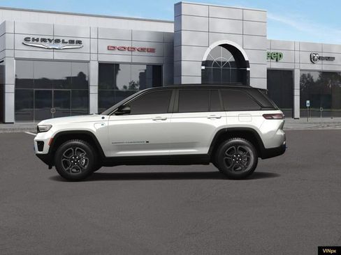 New 2023 Jeep Grand Cherokee Trailhawk w/ Advanced Protech Group II image 3