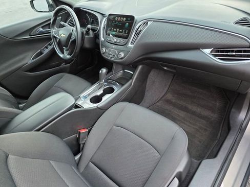 Used 2018 Chevrolet Malibu LT image 24