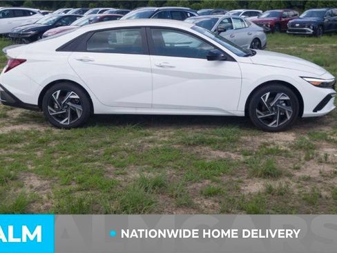 Used 2025 Hyundai Elantra Sport FWD image 5