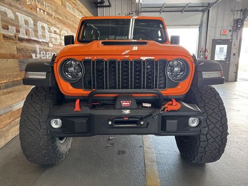 Used 2025 Jeep Gladiator Mojave w/ Convenience Group image 4