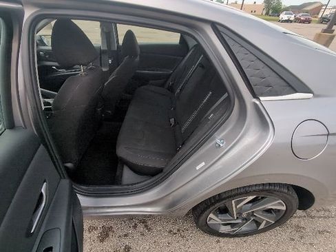Used 2025 Hyundai Elantra SEL FWD image 9