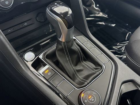 Certified 2024 Volkswagen Taos SE AWD/4WD image 18