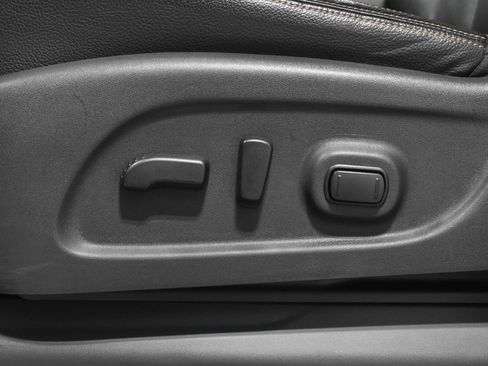 Used 2017 Nissan Titan SL image 4