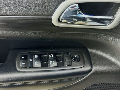 Used 2021 Jeep Grand Cherokee Laredo X image 20