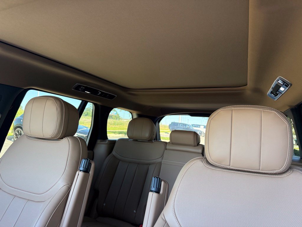 Used 2026 Land Rover Range Rover SE AWD/4WD image 9