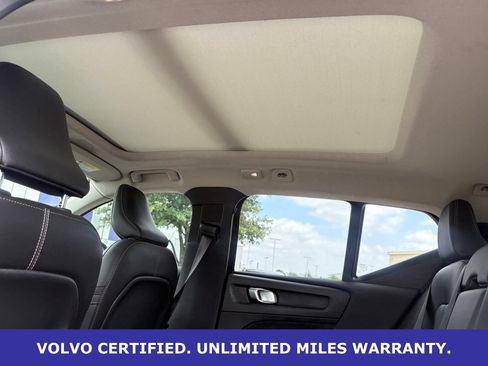 Certified 2025 Volvo XC40 B5 Plus AWD/4WD image 30