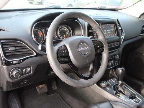 Used 2021 Jeep Cherokee Latitude Plus AWD/4WD image 46