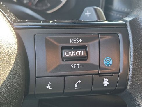 Used 2023 Nissan Rogue SV image 25