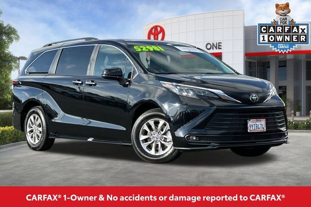 Certified 2026 Toyota Sienna XLE FWD image 2