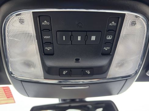 Used 2018 Chrysler 300 S w/ 300S Premium Group image 24