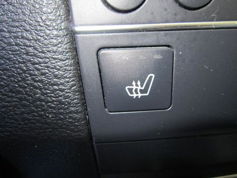 Used 2012 Mercedes-Benz GLK 350 4MATIC image 35