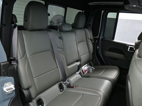 Used 2026 Jeep Gladiator Mojave AWD/4WD image 47
