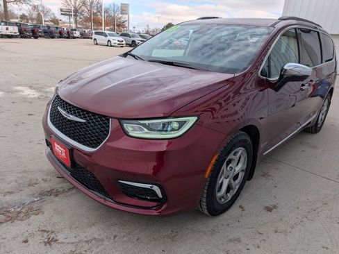 Used 2023 Chrysler Pacifica Limited image 34