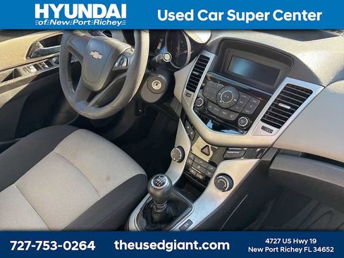 Used 2014 Chevrolet Cruze LS image 6