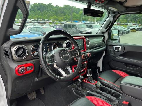 Used 2019 Jeep Wrangler Unlimited Sahara w/ Uconnect 4C Nav & Sound Group AWD/4WD image 6