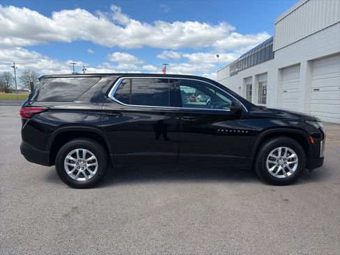 Used 2022 Chevrolet Traverse LS FWD image 7