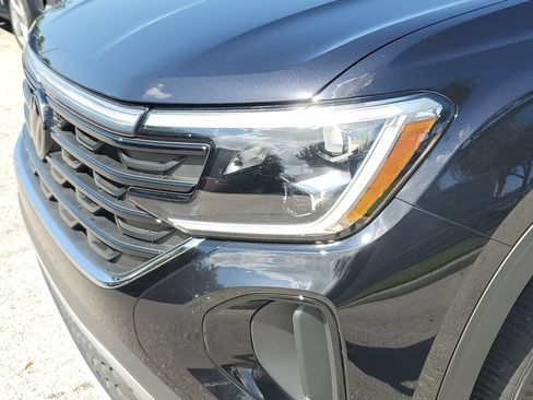 Certified 2024 Volkswagen Atlas Cross Sport SE FWD image 12