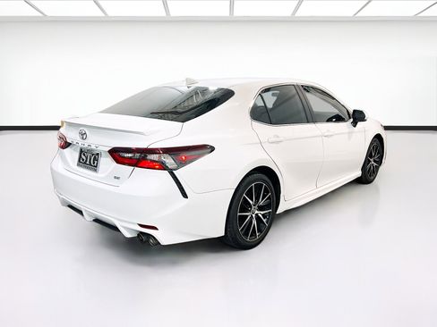 Used 2024 Toyota Camry SE FWD image 4