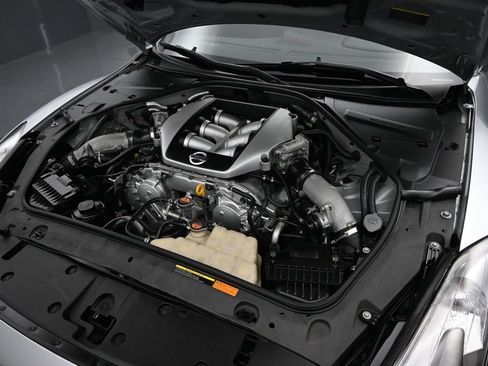 Used 2011 Nissan GT-R Premium AWD/4WD image 3