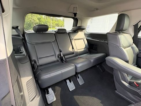 Used 2025 Ford Expedition Active AWD/4WD image 32