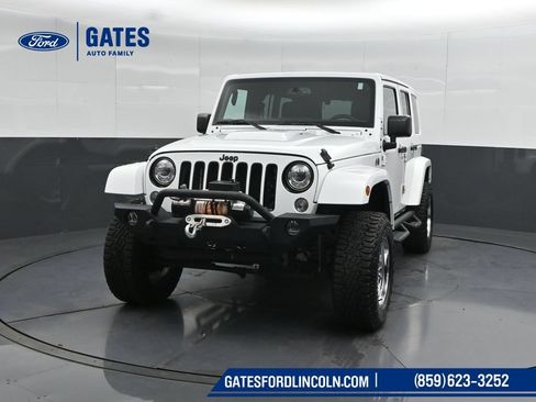 Used 2018 Jeep Wrangler Unlimited Sahara AWD/4WD image 5