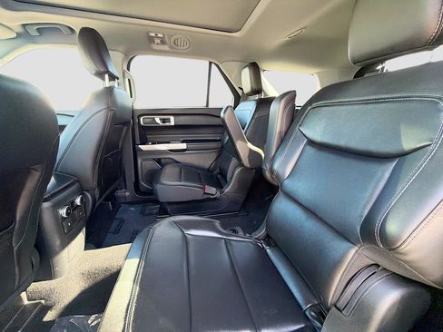 Used 2022 Ford Explorer XLT w/ Equipment Group 202A image 22