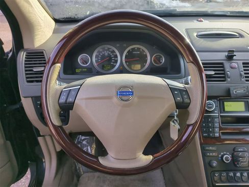 Used 2010 Volvo XC90 V8 image 23