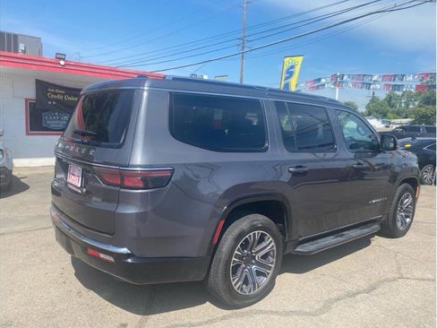 Used 2024 Jeep Wagoneer Series II w/ Flexible Seating Group AWD/4WD image 6