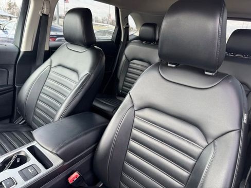 Used 2022 Ford Edge SEL image 11