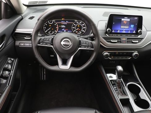 Used 2025 Nissan Altima 2.5 SR image 12