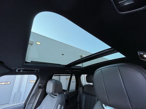 Certified 2025 Land Rover Range Rover SE image 26