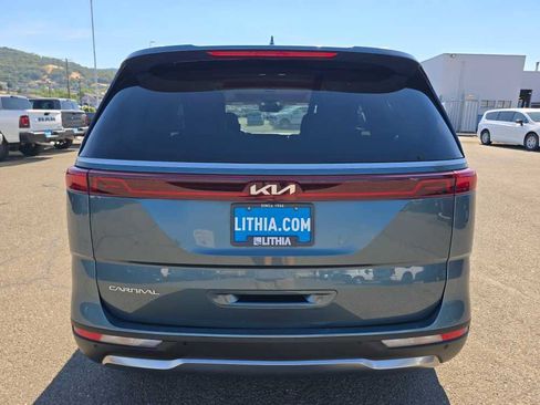 Used 2023 Kia Carnival SX Prestige FWD image 4