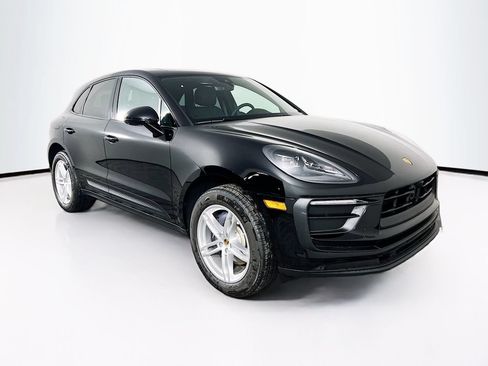 Certified 2026 Porsche Macan AWD/4WD image 7