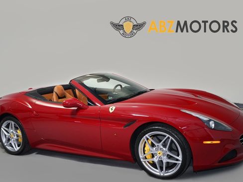 Used 2016 Ferrari California T image 1