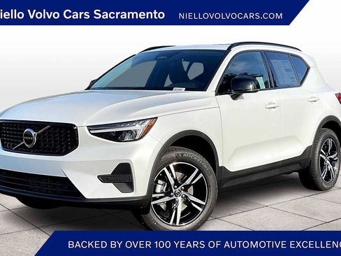 New 2026 Volvo XC40 B5 Core w/ Climate Package image 1