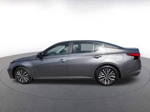 Used 2025 Nissan Altima 2.5 SV FWD image 7