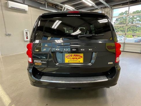 Used 2019 Dodge Grand Caravan SE image 4